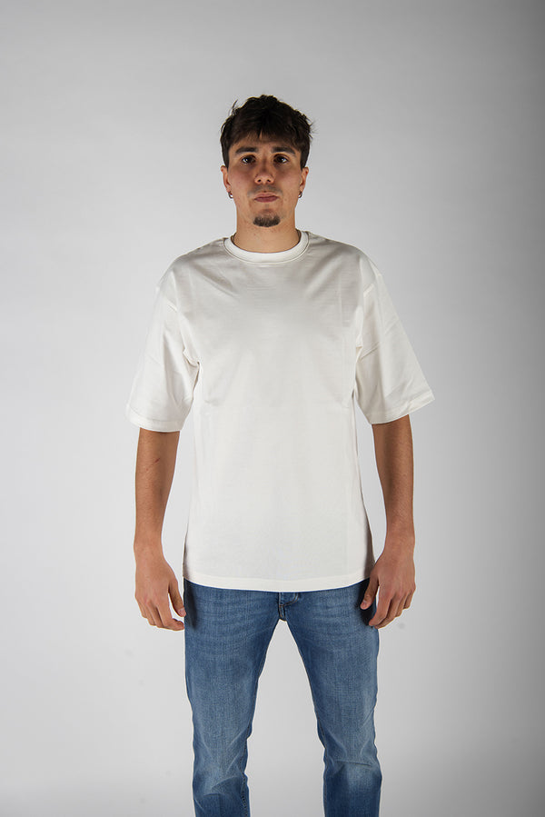 t-shirt OVER bianco