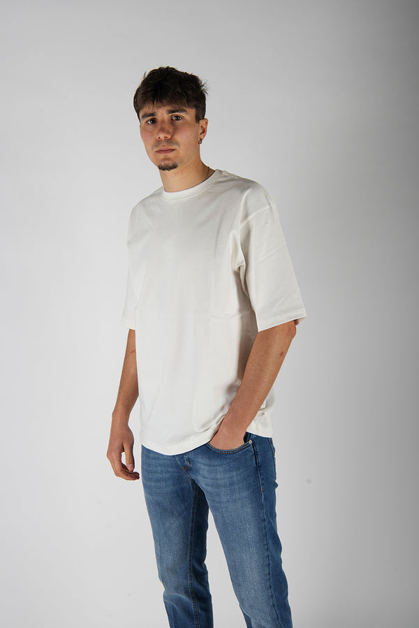 t-shirt OVER bianco