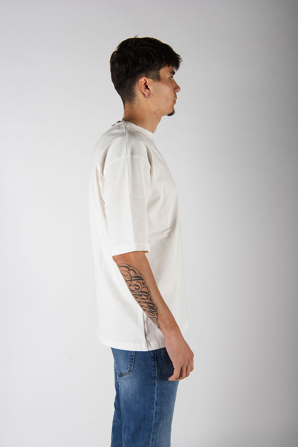t-shirt OVER bianco